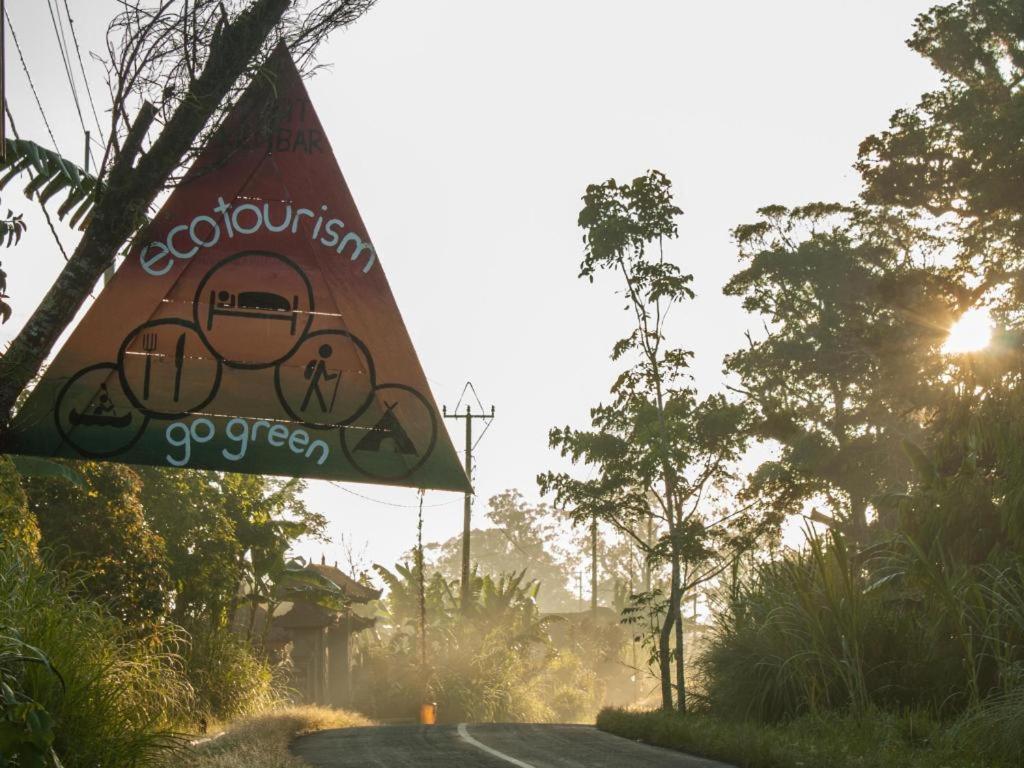 Bukit Kembar Ecotourism Hotel Gitgit Екстериор снимка